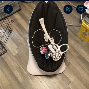 4 moms Mamaroo Bluetooth compatible